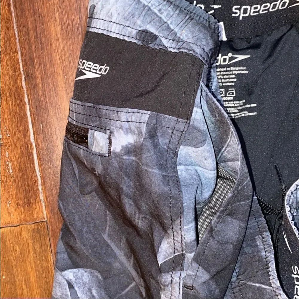 Speedo Men Shorts    - Picture 3 of 6